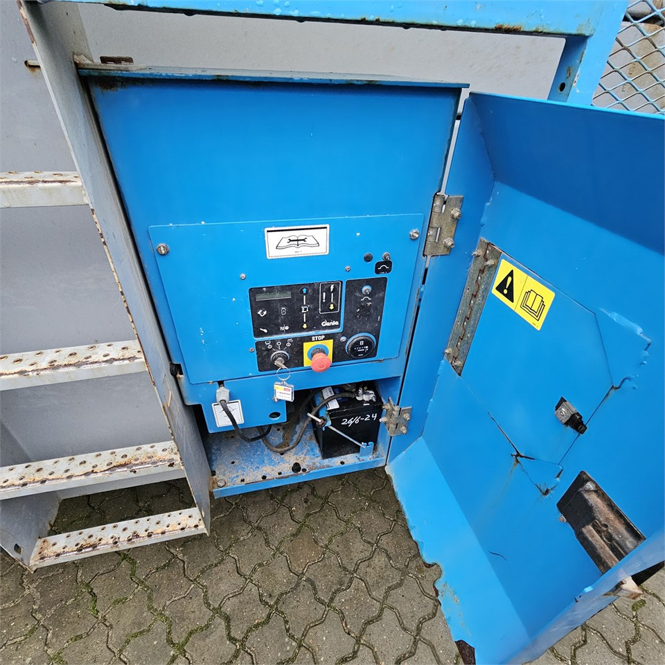 Scissor lift Genie GS-5390: picture 27