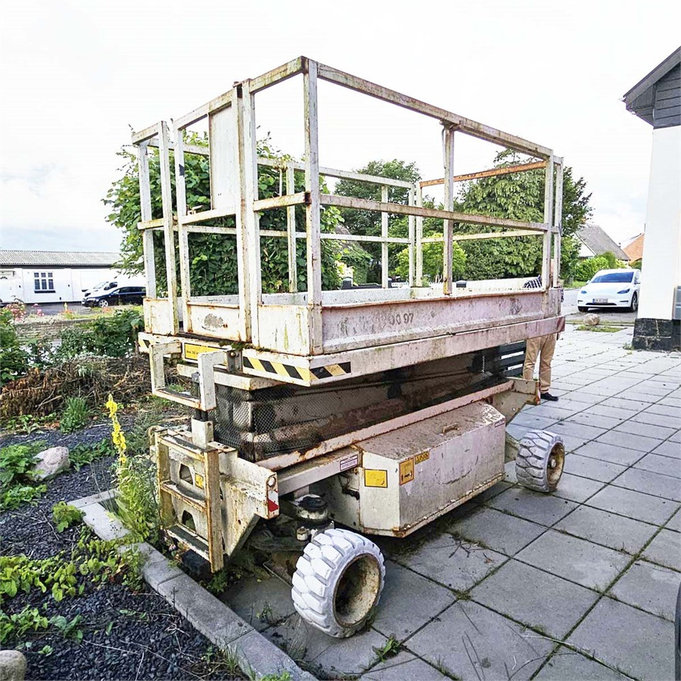 Holland Lift MONOSTAR Y-83EL16 - Scissor lift: picture 2 Holland Lift MONOSTAR Y-83EL16 - Scissor lift: picture 2