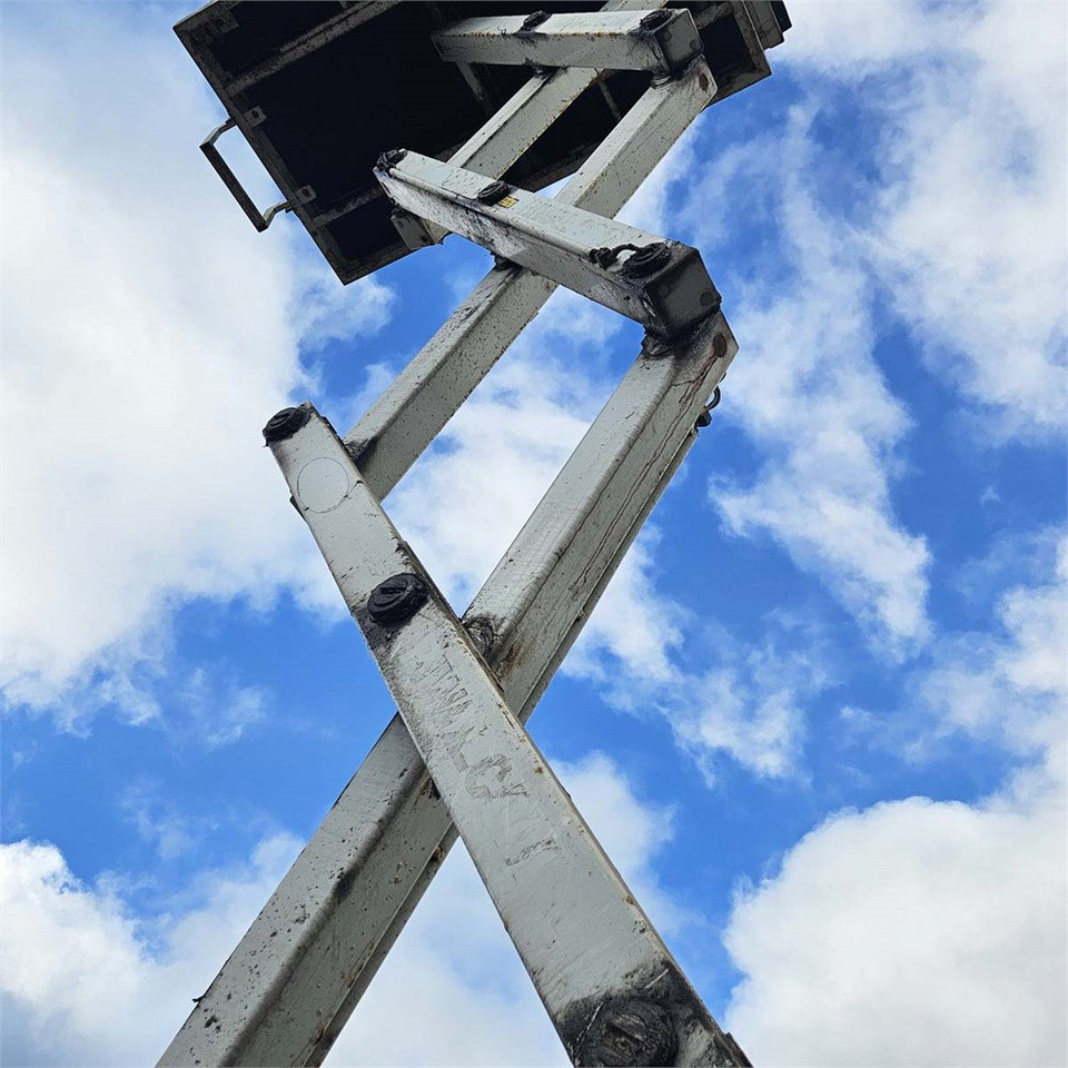 Holland Lift MONOSTAR Y-83EL16 - Scissor lift: picture 5 Holland Lift MONOSTAR Y-83EL16 - Scissor lift: picture 5