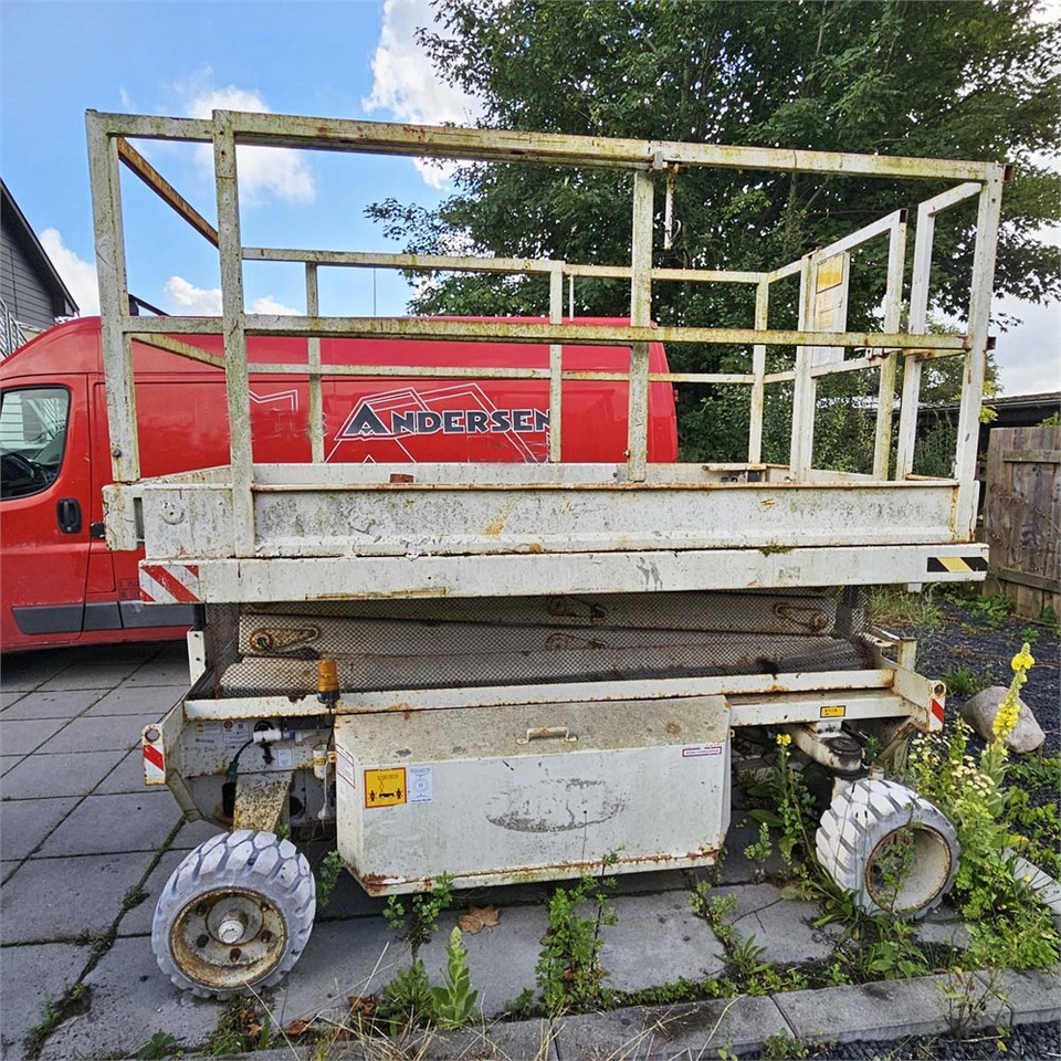 Holland Lift MONOSTAR Y-83EL16 - Scissor lift: picture 1 Holland Lift MONOSTAR Y-83EL16 - Scissor lift: picture 1