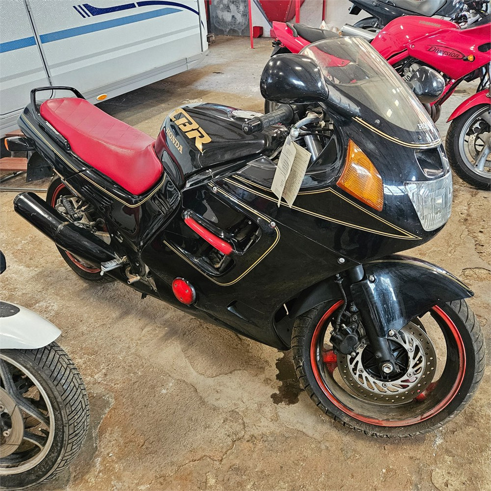 Honda CBR1000F - Motorcycle: picture 1 Honda CBR1000F - Motorcycle: picture 1