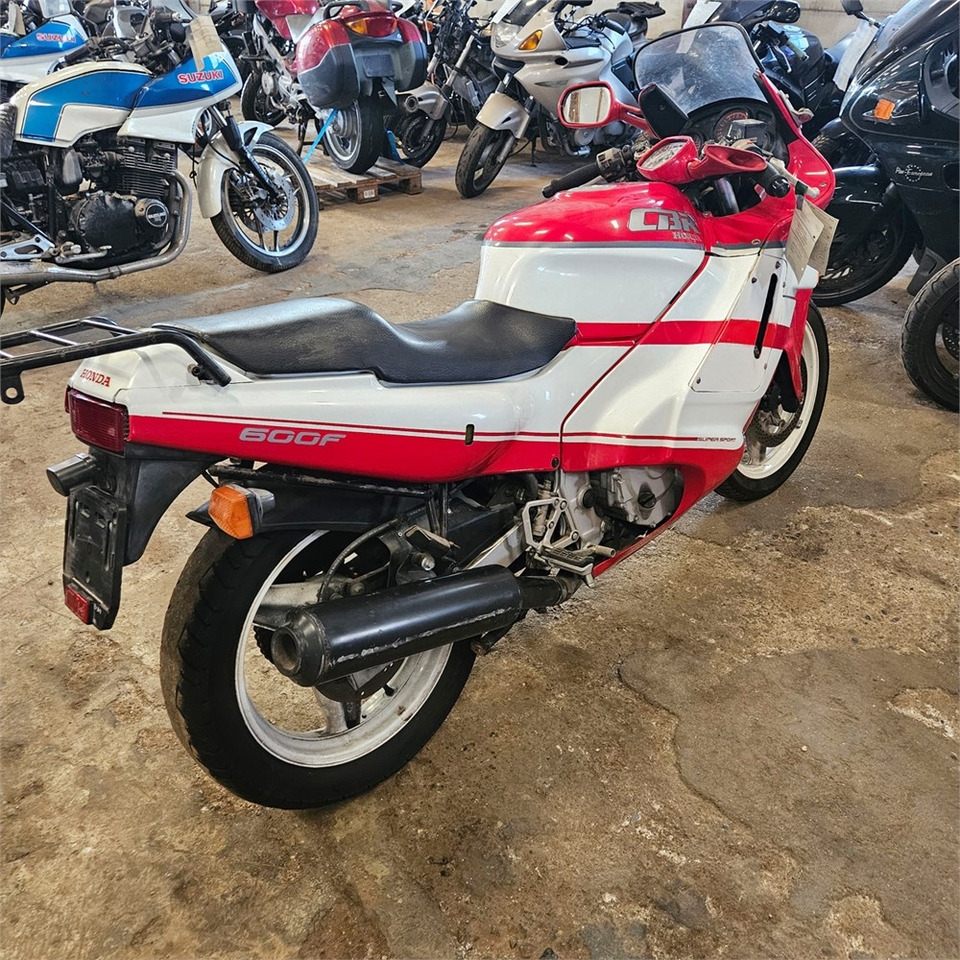 Honda CBR600F Super sport - Motorcycle: picture 5 Honda CBR600F Super sport - Motorcycle: picture 5