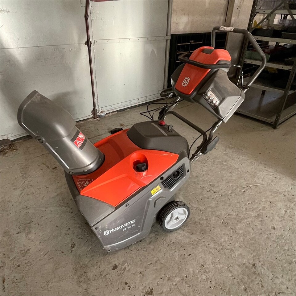 Husqvarna ST 121 E - Garden equipment: picture 1 Husqvarna ST 121 E - Garden equipment: picture 1