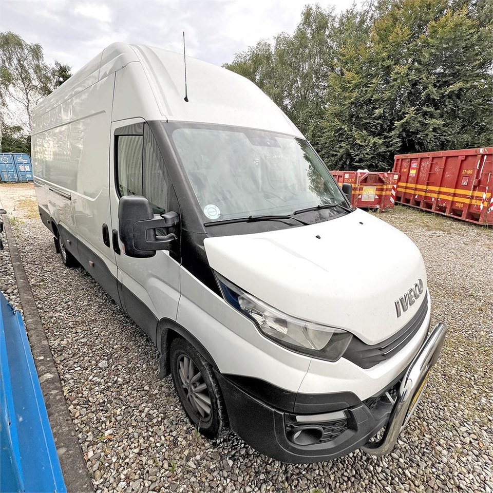 Panel van Iveco 35s18: picture 10