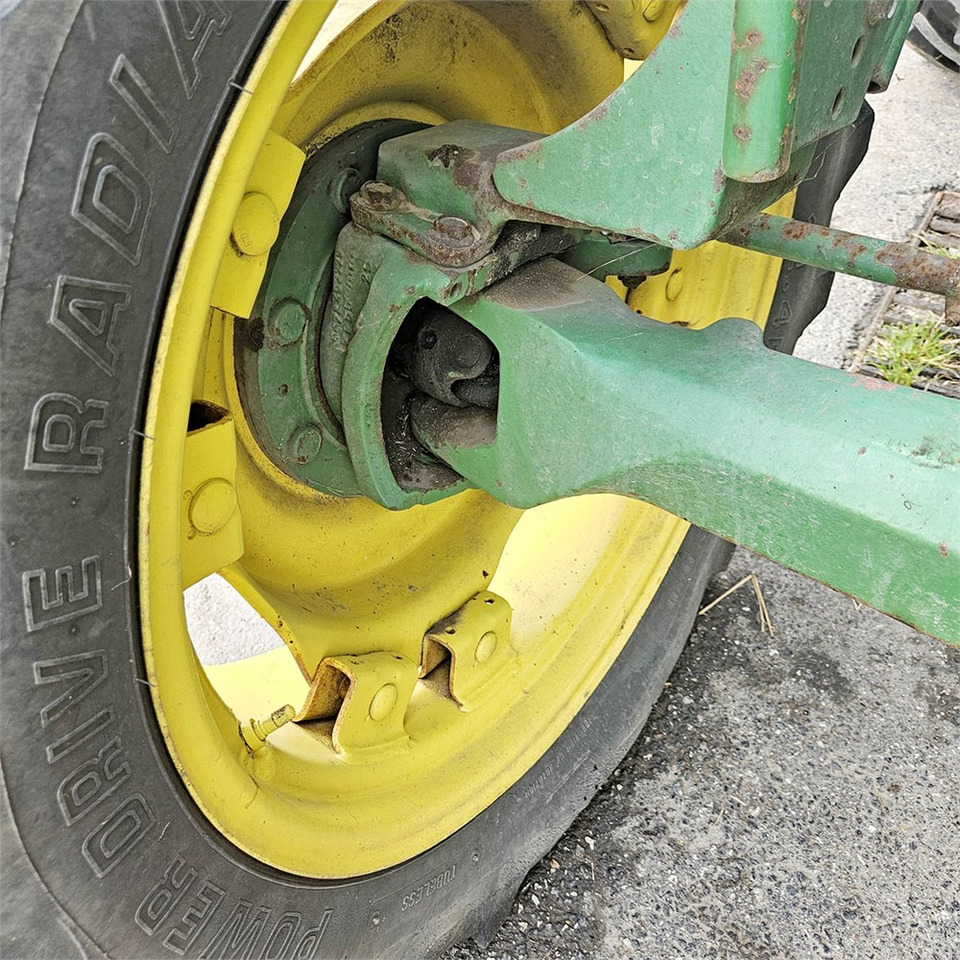 Farm tractor John Deere 2850 MFWD: picture 46 Farm tractor John Deere 2850 MFWD: picture 46