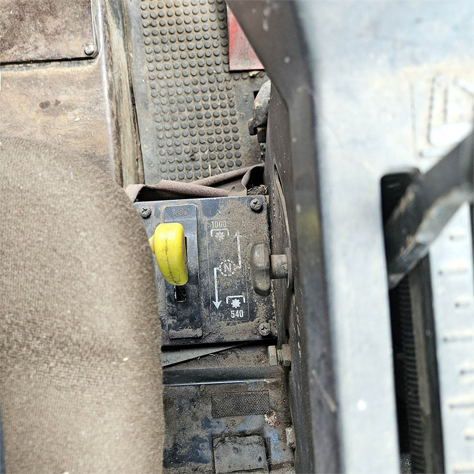 Farm tractor John Deere 2850 MFWD: picture 13 Farm tractor John Deere 2850 MFWD: picture 13