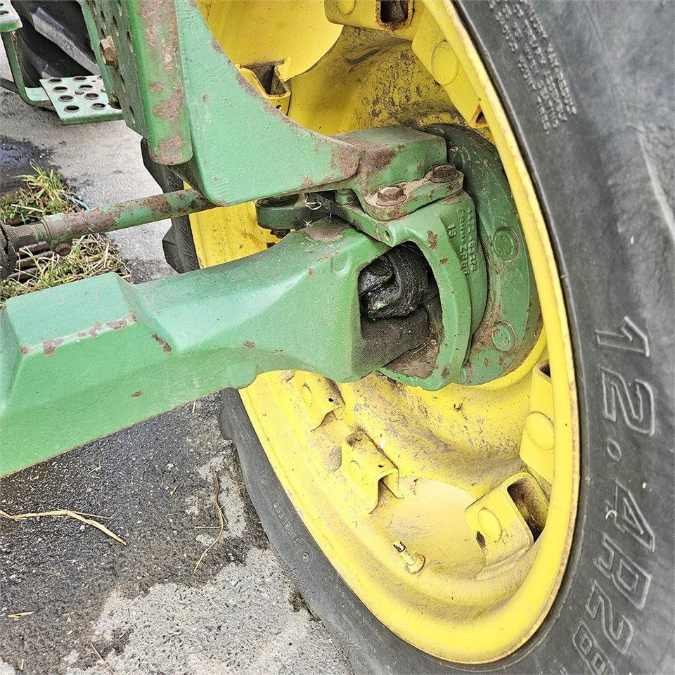 Farm tractor John Deere 2850 MFWD: picture 47 Farm tractor John Deere 2850 MFWD: picture 47