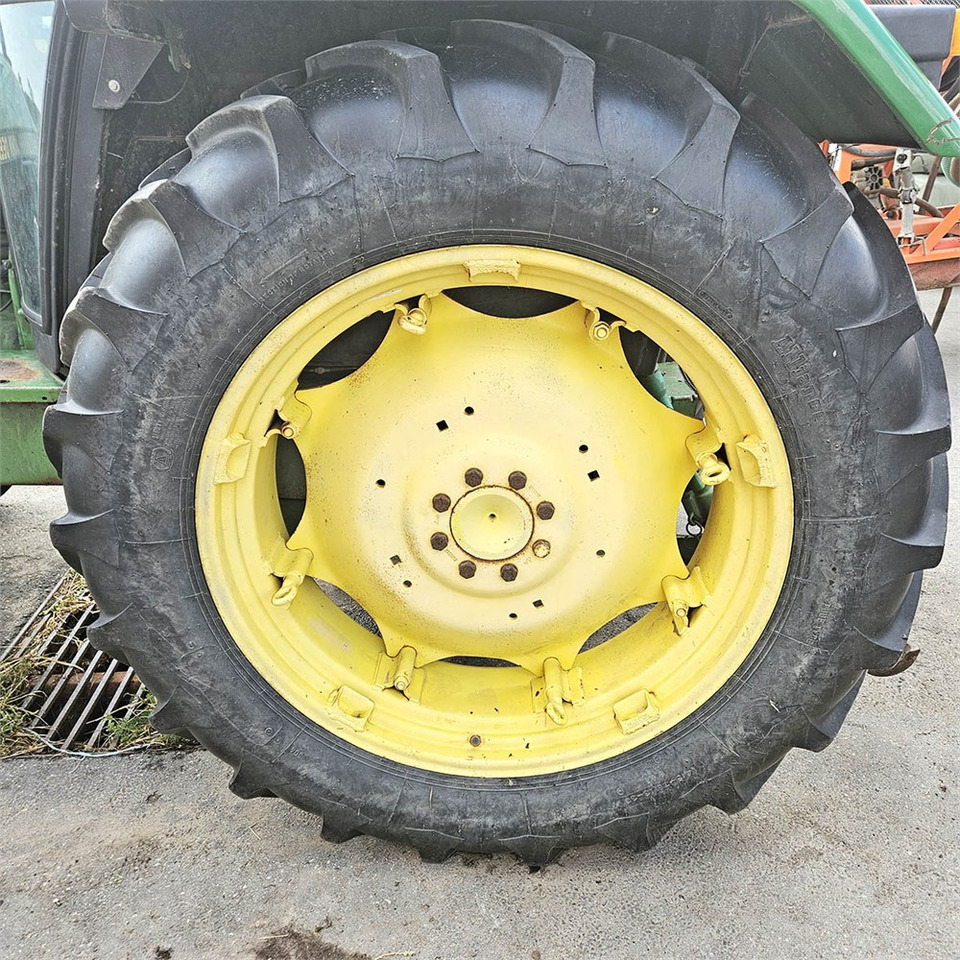 Farm tractor John Deere 2850 MFWD: picture 49 Farm tractor John Deere 2850 MFWD: picture 49