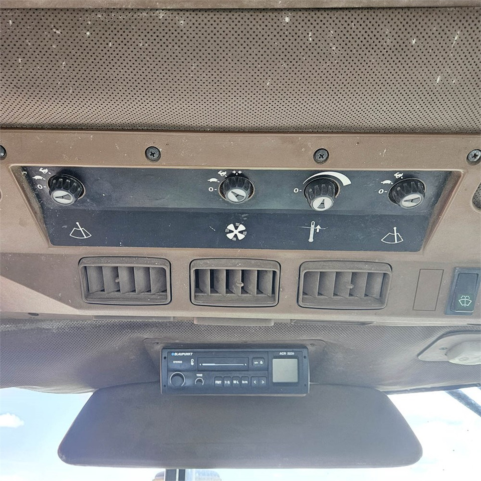 Farm tractor John Deere 2850 MFWD: picture 22 Farm tractor John Deere 2850 MFWD: picture 22