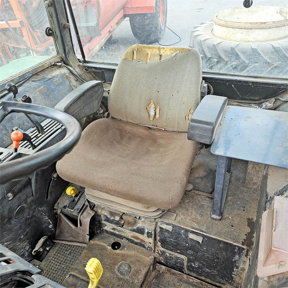 Farm tractor John Deere 2850 MFWD: picture 10 Farm tractor John Deere 2850 MFWD: picture 10