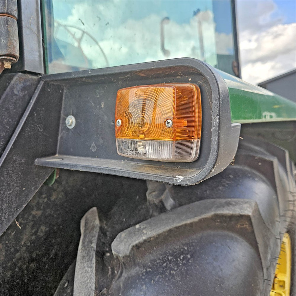 Farm tractor John Deere 2850 MFWD: picture 38 Farm tractor John Deere 2850 MFWD: picture 38