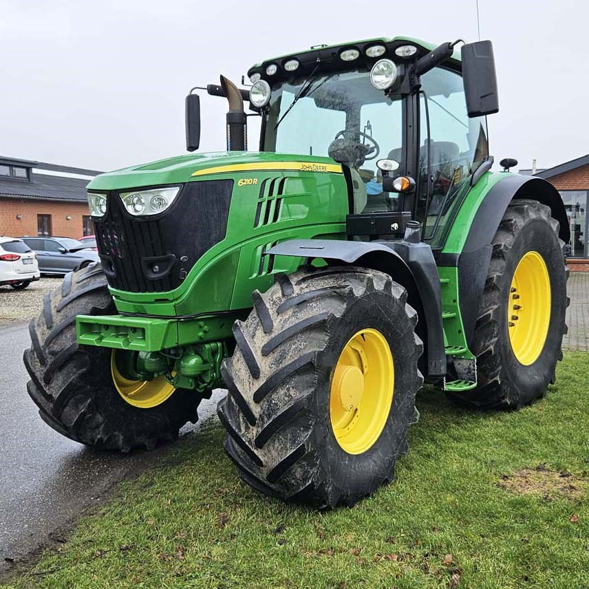 John Deere 6210 R - Farm tractor: picture 3 John Deere 6210 R - Farm tractor: picture 3