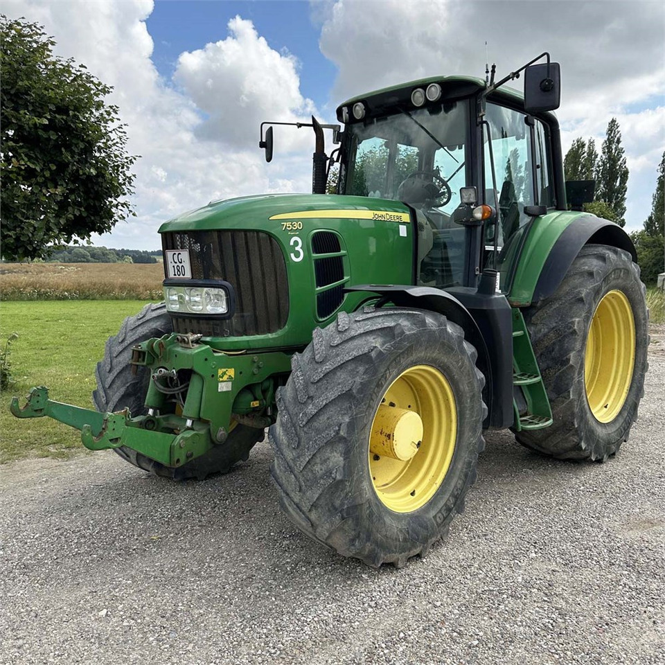 John Deere 7530 - Farm tractor: picture 2 John Deere 7530 - Farm tractor: picture 2