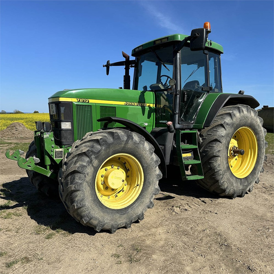 John Deere 7810 - Farm tractor: picture 1 John Deere 7810 - Farm tractor: picture 1