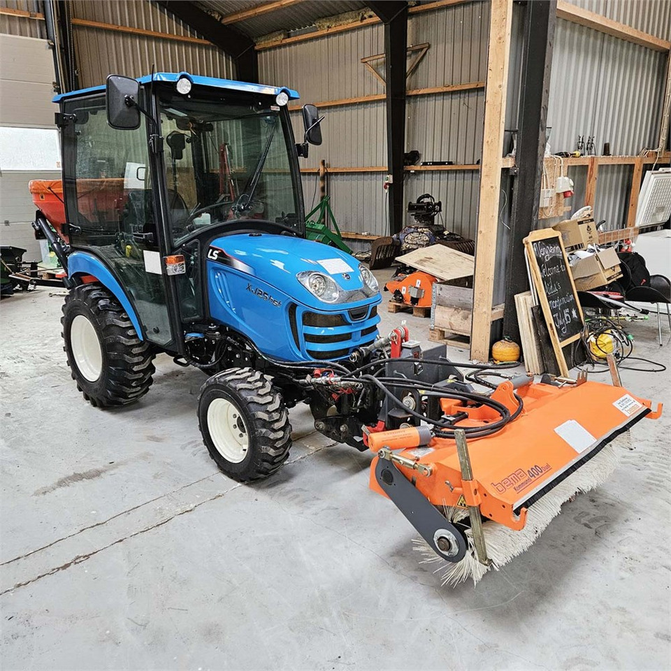Municipal tractor LS Mtron XJ25HST: picture 1