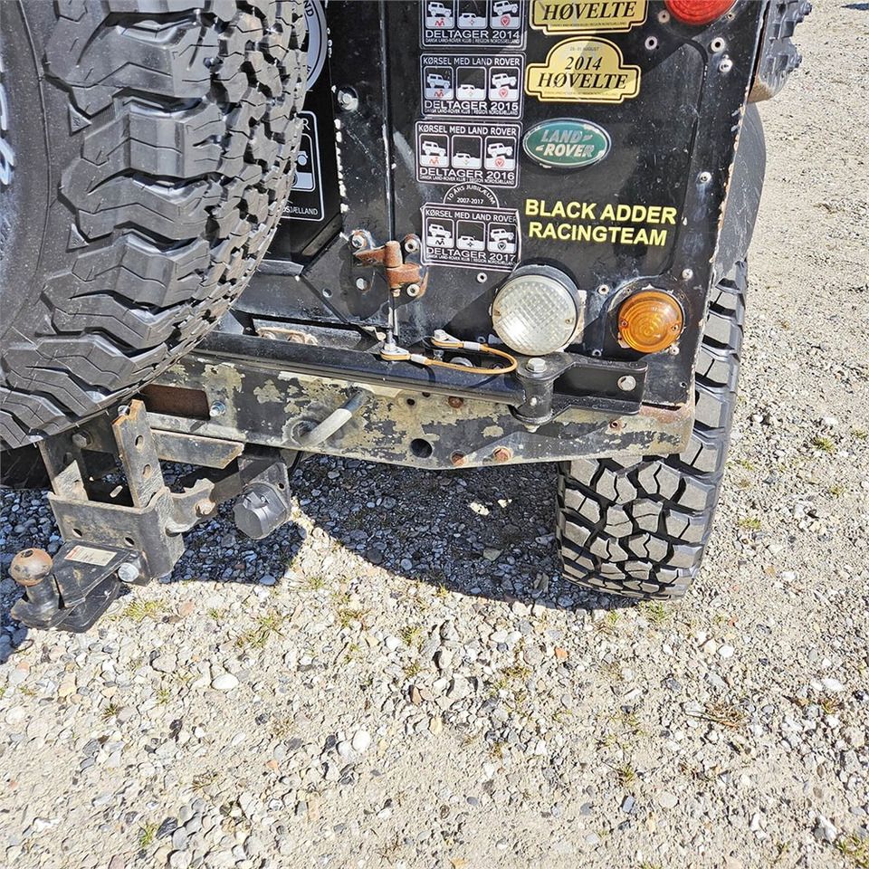 SUV Land Rover Defender 90: picture 28