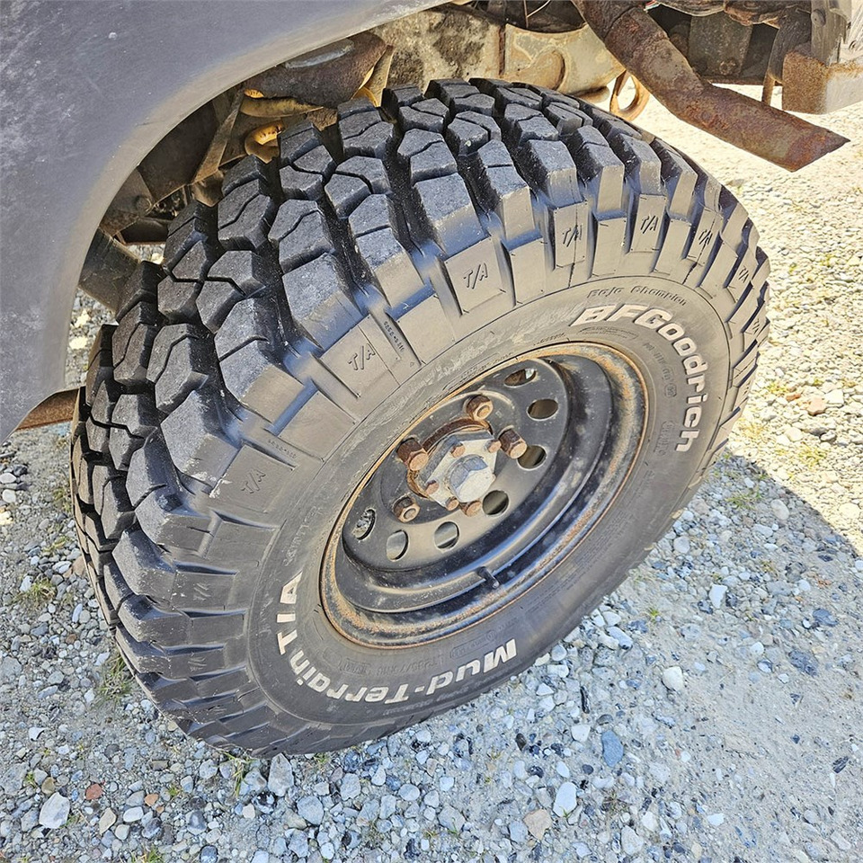 SUV Land Rover Defender 90: picture 47