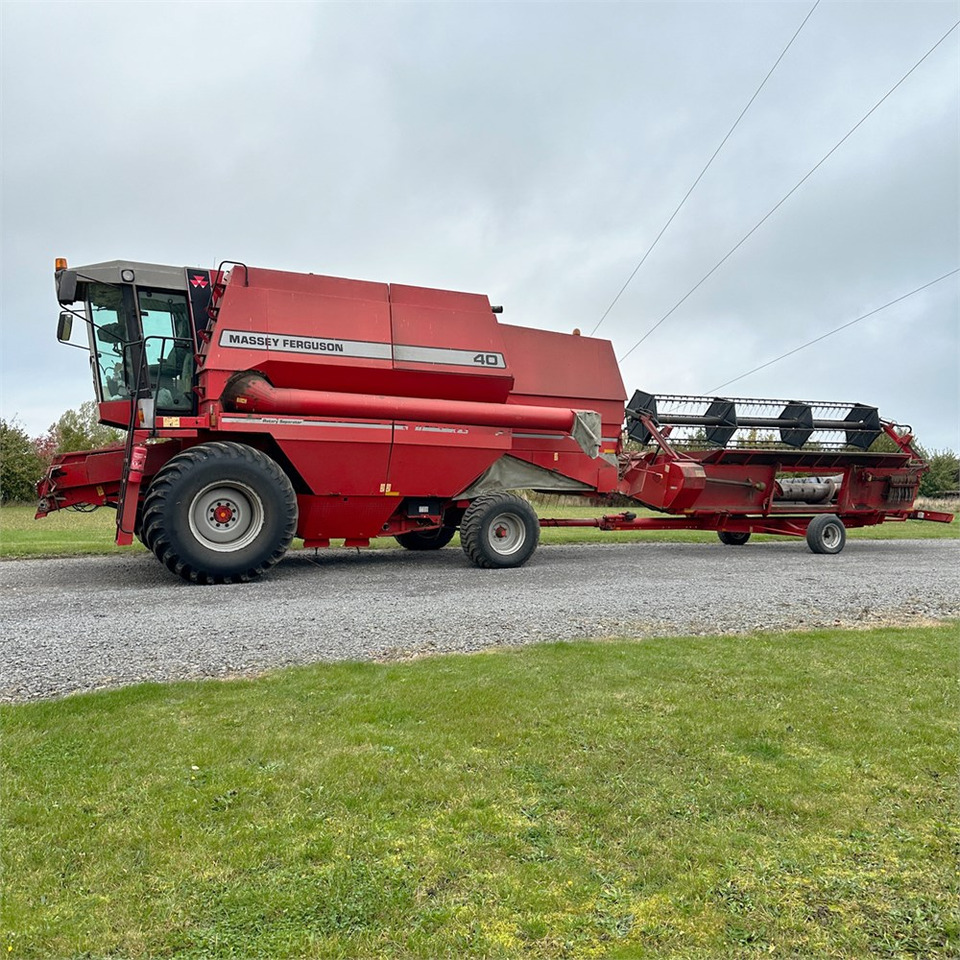 Massey Ferguson MF40 - Harvester: picture 1 Massey Ferguson MF40 - Harvester: picture 1