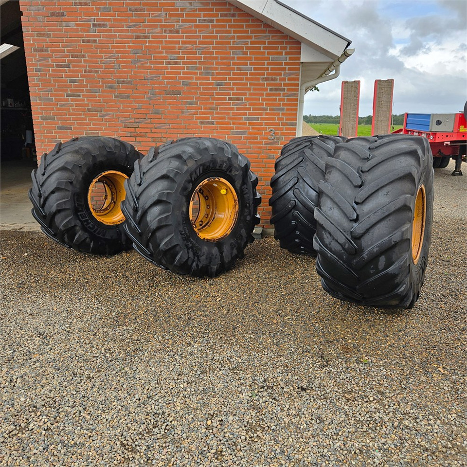 Michelin Mega X BIB - Wheel and tire package for Loader: picture 1 Michelin Mega X BIB - Wheel and tire package for Loader: picture 1