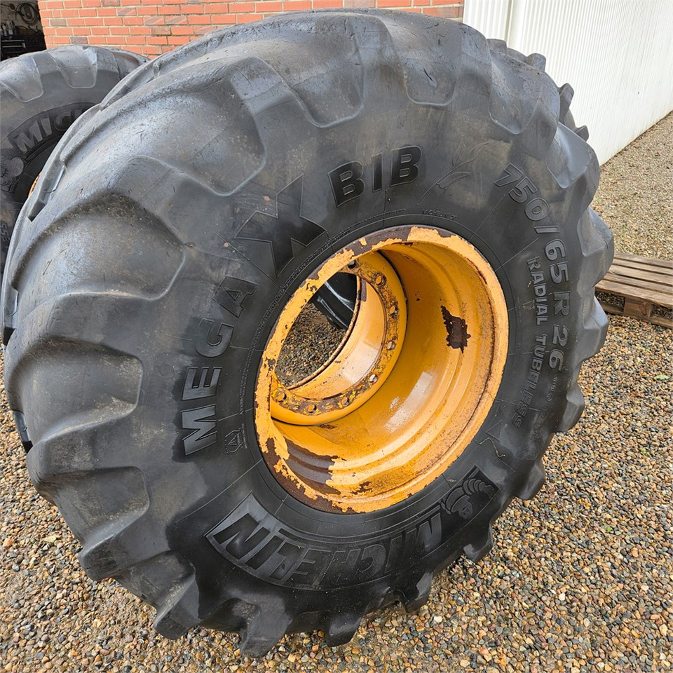 Michelin Mega X BIB - Wheel and tire package for Loader: picture 3 Michelin Mega X BIB - Wheel and tire package for Loader: picture 3