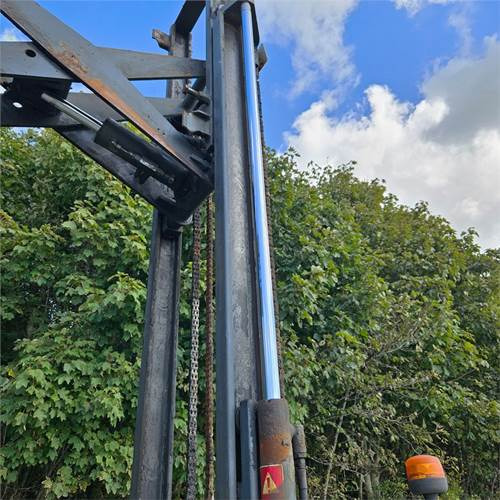 Truck mounted forklift Moffett M4 25.3: picture 13