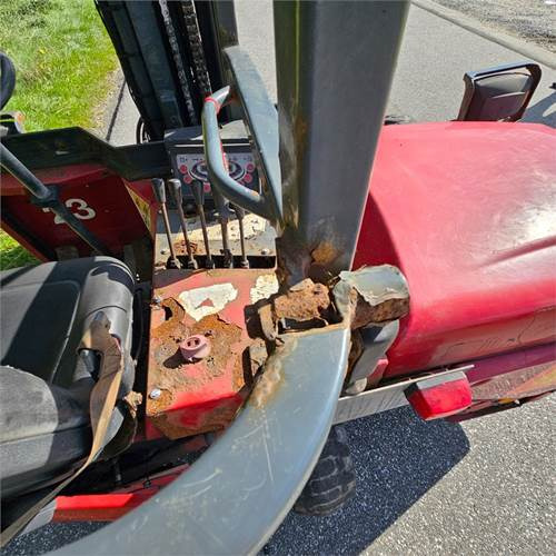 Truck mounted forklift Moffett M4 25.3: picture 42