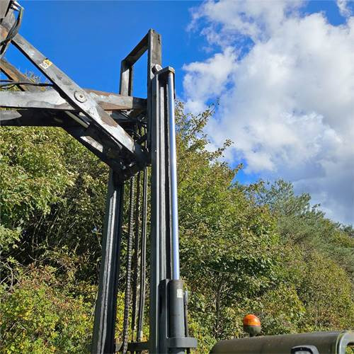 Truck mounted forklift Moffett M4 25.3: picture 16