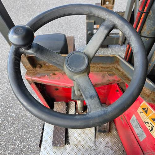 Truck mounted forklift Moffett M4 25.3: picture 19