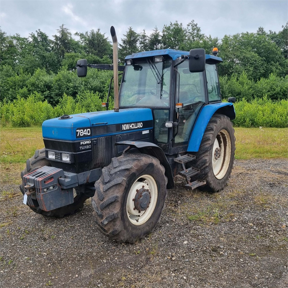 Farm tractor New Holland 7840: picture 1