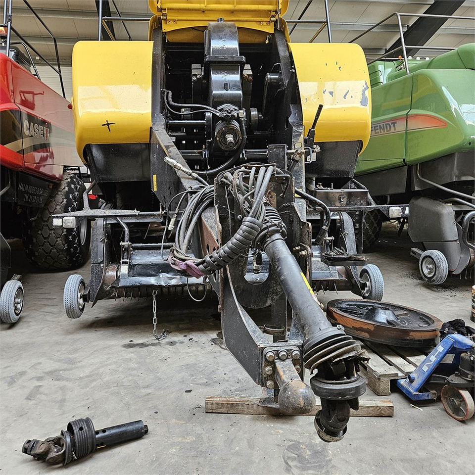 New Holland BB9090 - Hay and forage equipment: picture 3 New Holland BB9090 - Hay and forage equipment: picture 3