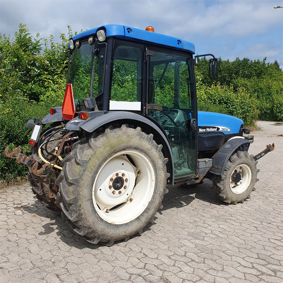 New Holland TN75 V - Farm tractor: picture 4 New Holland TN75 V - Farm tractor: picture 4