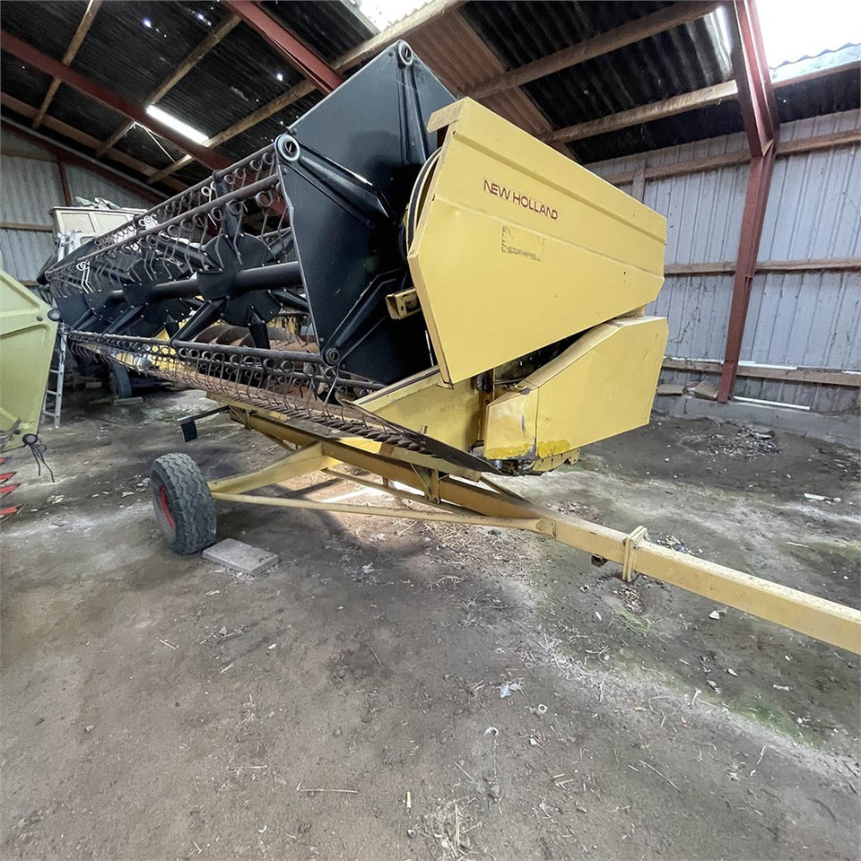 Combine harvester New Holland TX 30: picture 34