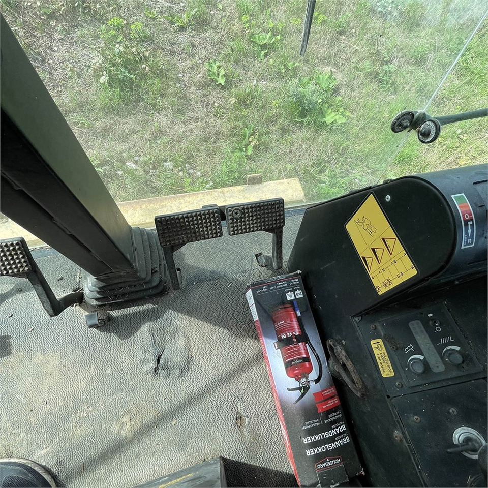 Combine harvester New Holland TX 30: picture 24