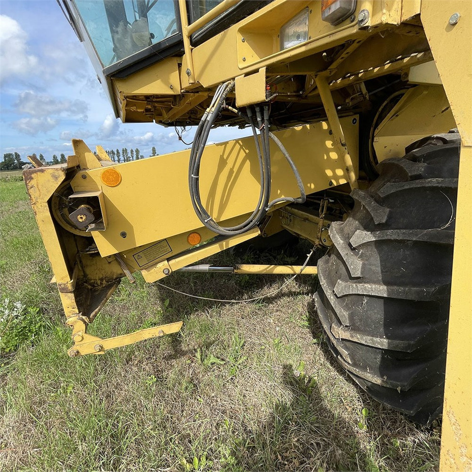 Combine harvester New Holland TX 30: picture 29