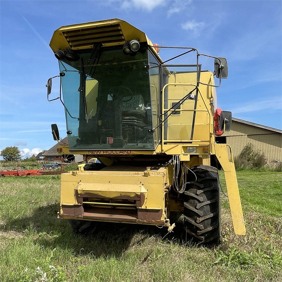 Combine harvester New Holland TX 30: picture 13