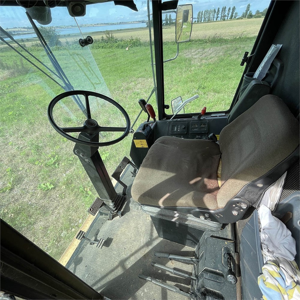 Combine harvester New Holland TX 30: picture 17