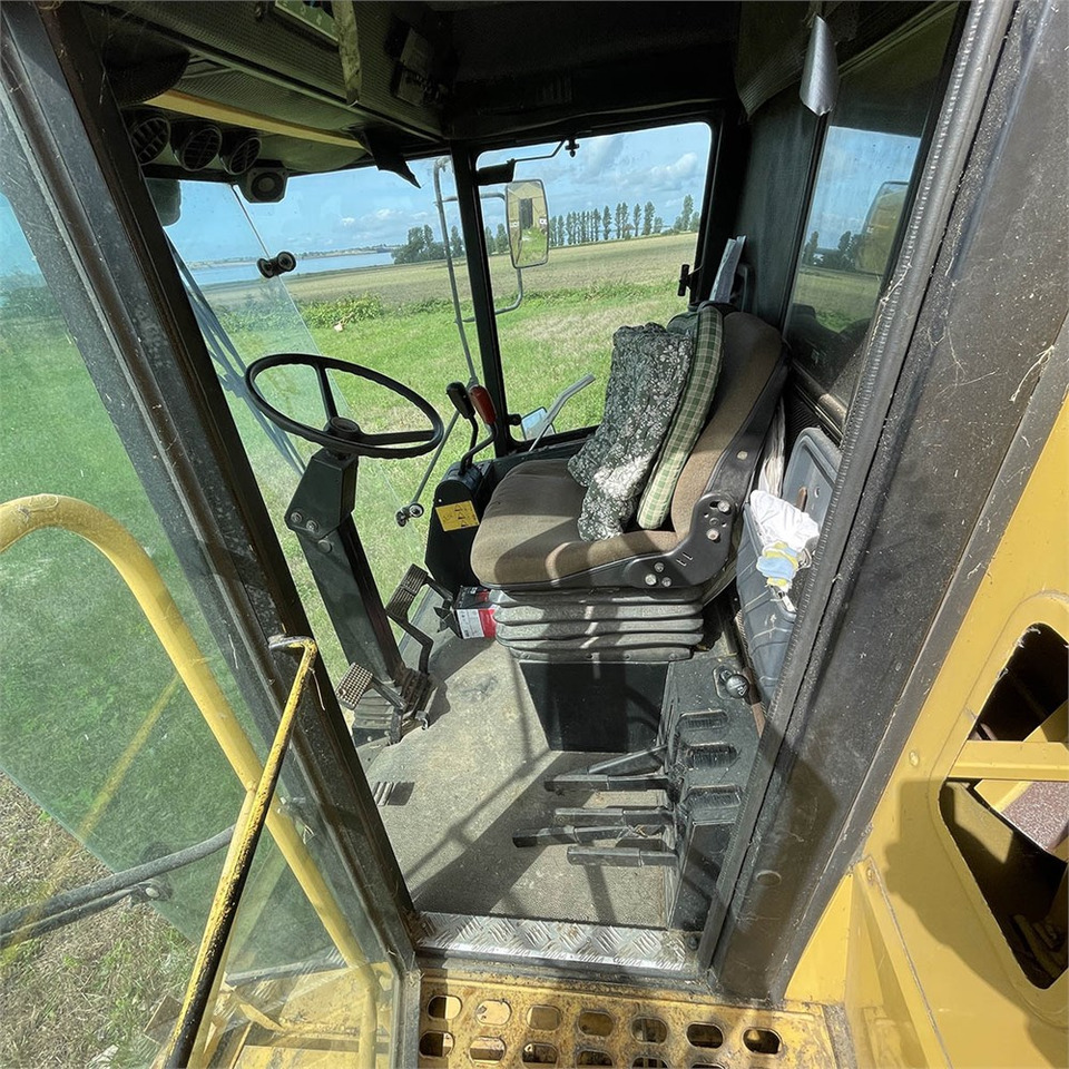 Combine harvester New Holland TX 30: picture 16