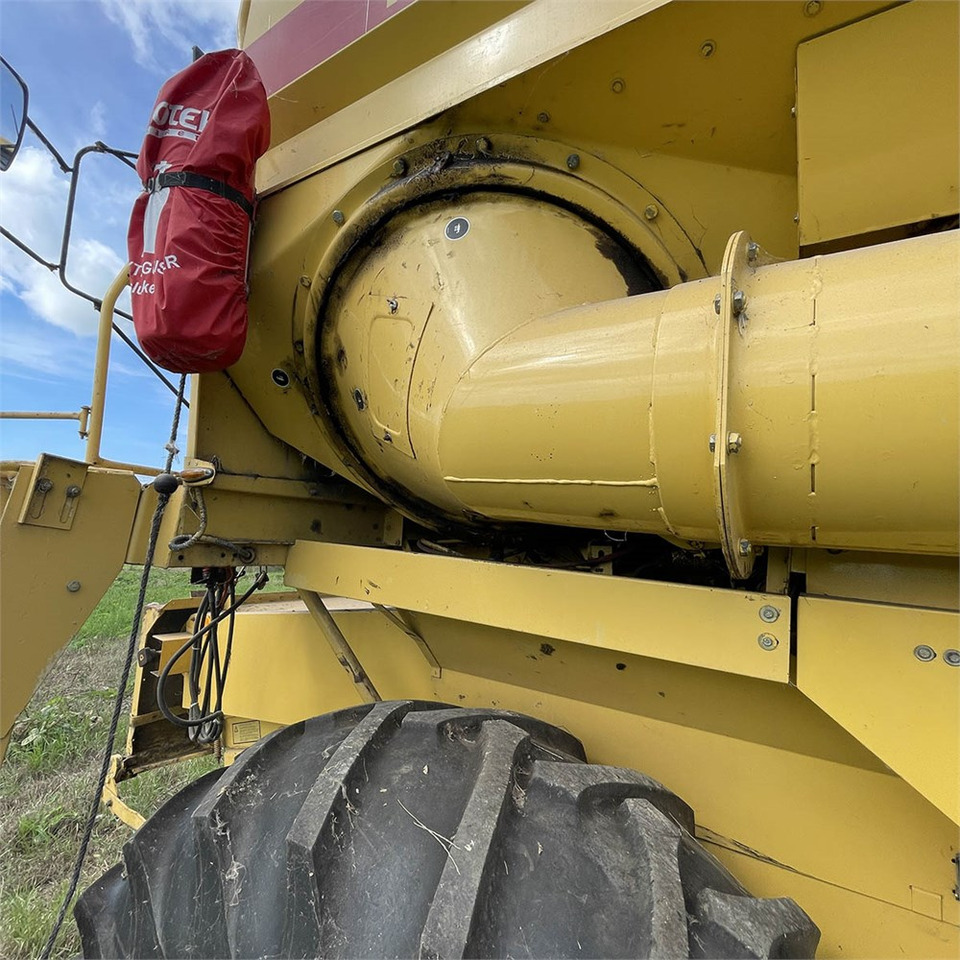 Combine harvester New Holland TX 30: picture 26
