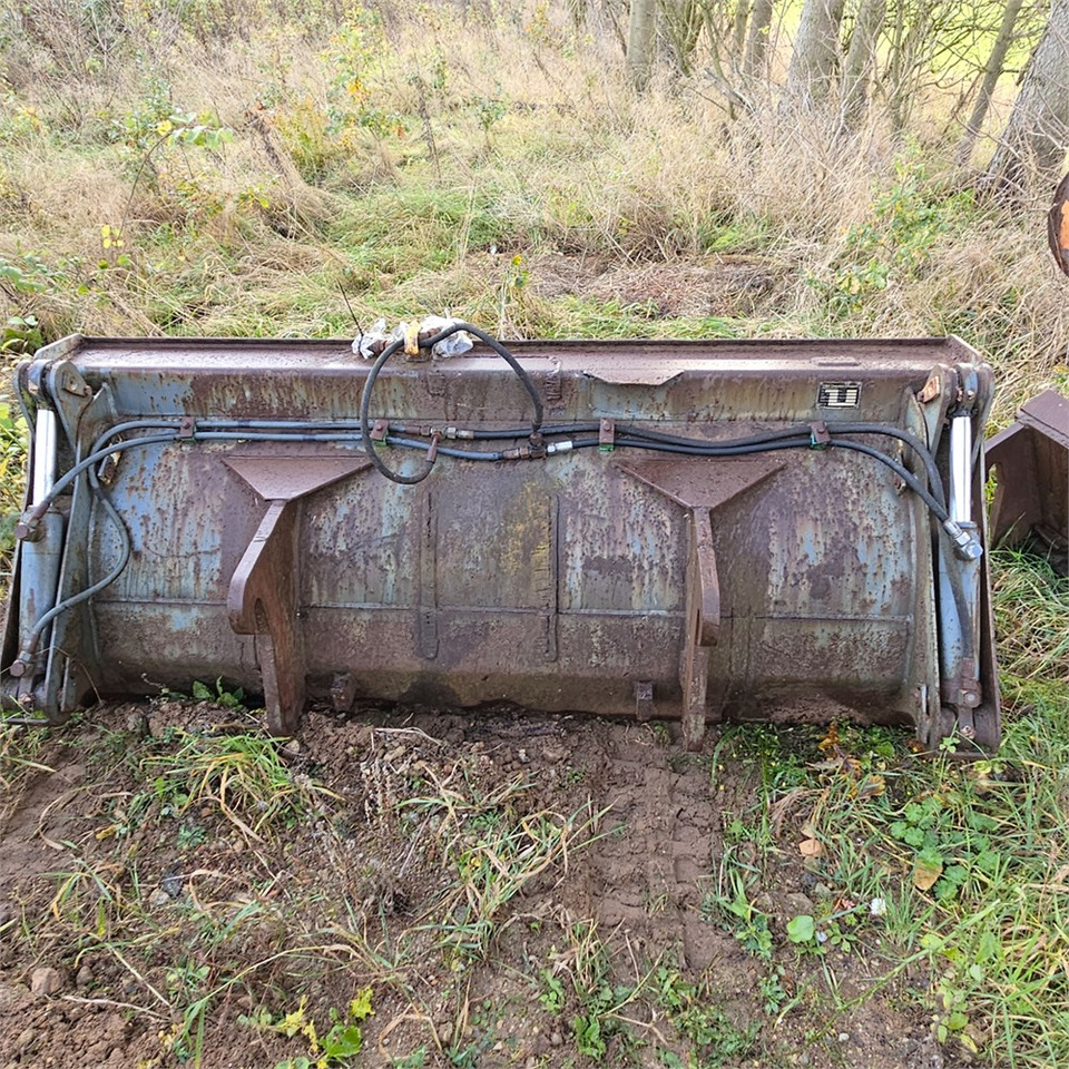 O&K L 9 - Loader bucket: picture 3 O&K L 9 - Loader bucket: picture 3