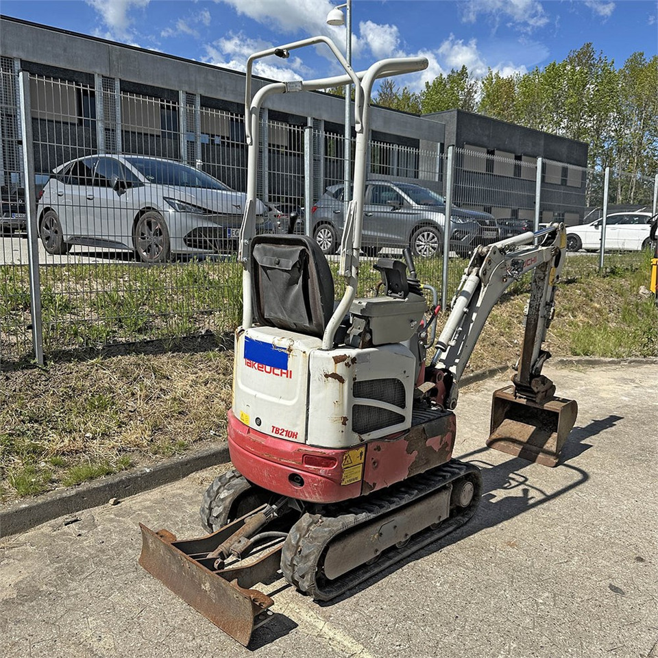 Mini excavator Takeuchi TB210 R: picture 6
