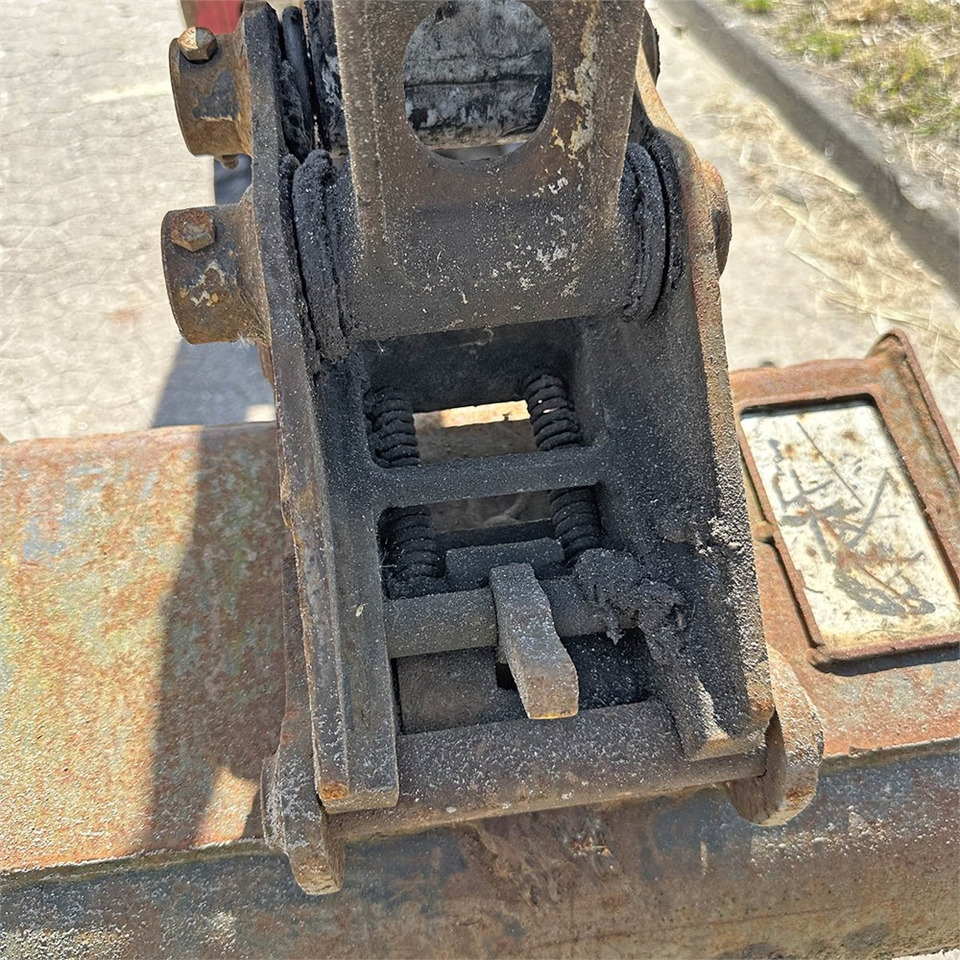 Mini excavator Takeuchi TB210 R: picture 26