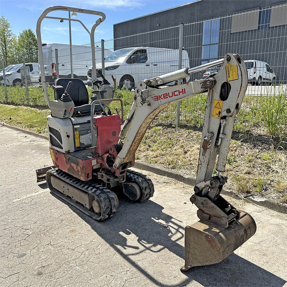 Mini excavator Takeuchi TB210 R: picture 8