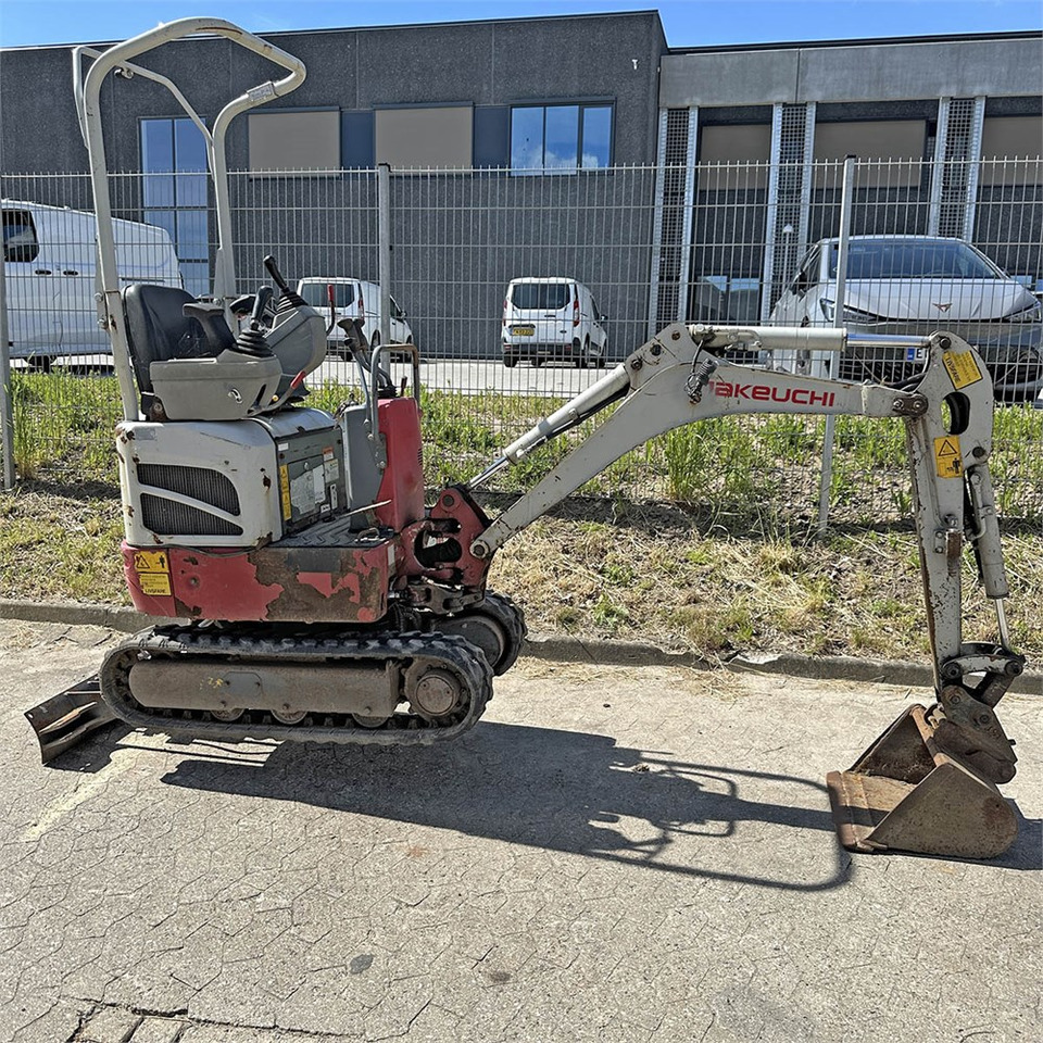 Mini excavator Takeuchi TB210 R: picture 10