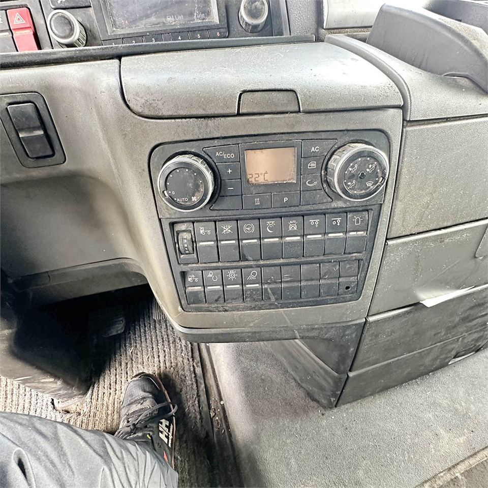 Tractor unit MAN TG 26.6x2-2 BLS: picture 16