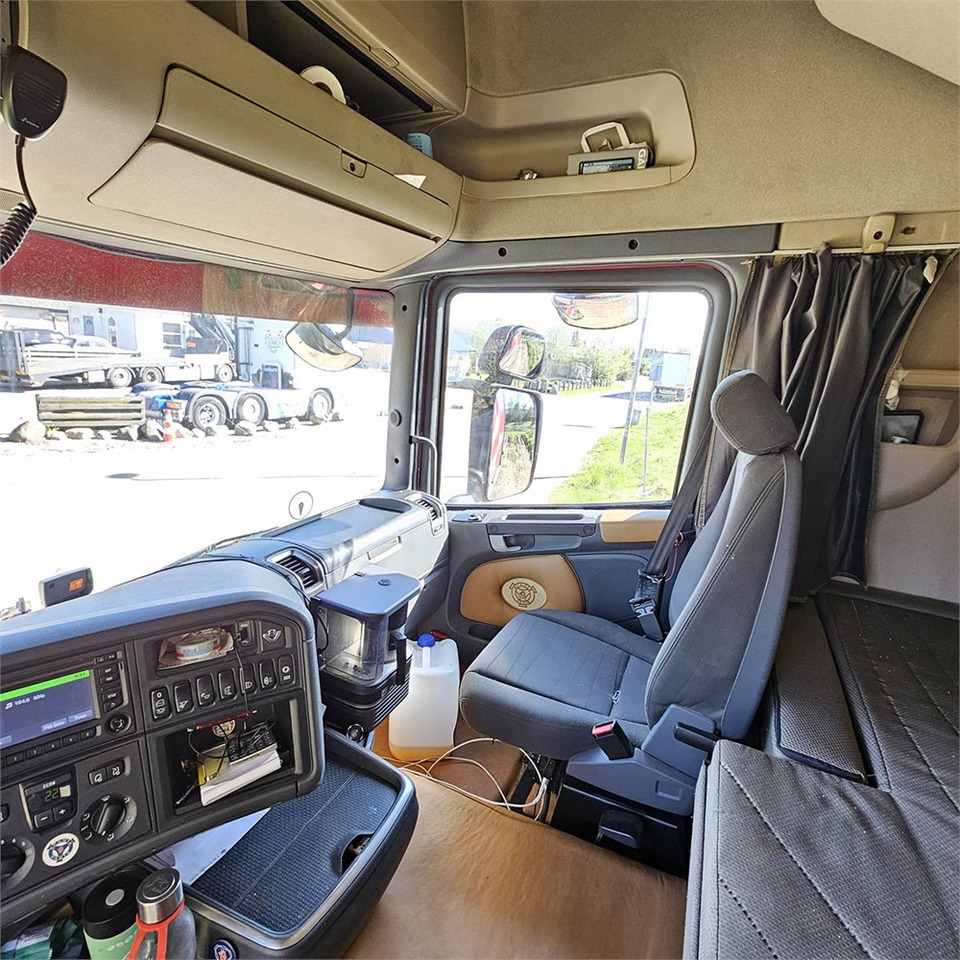 Tractor unit Scania R 560 LA6X2 HNB: picture 12