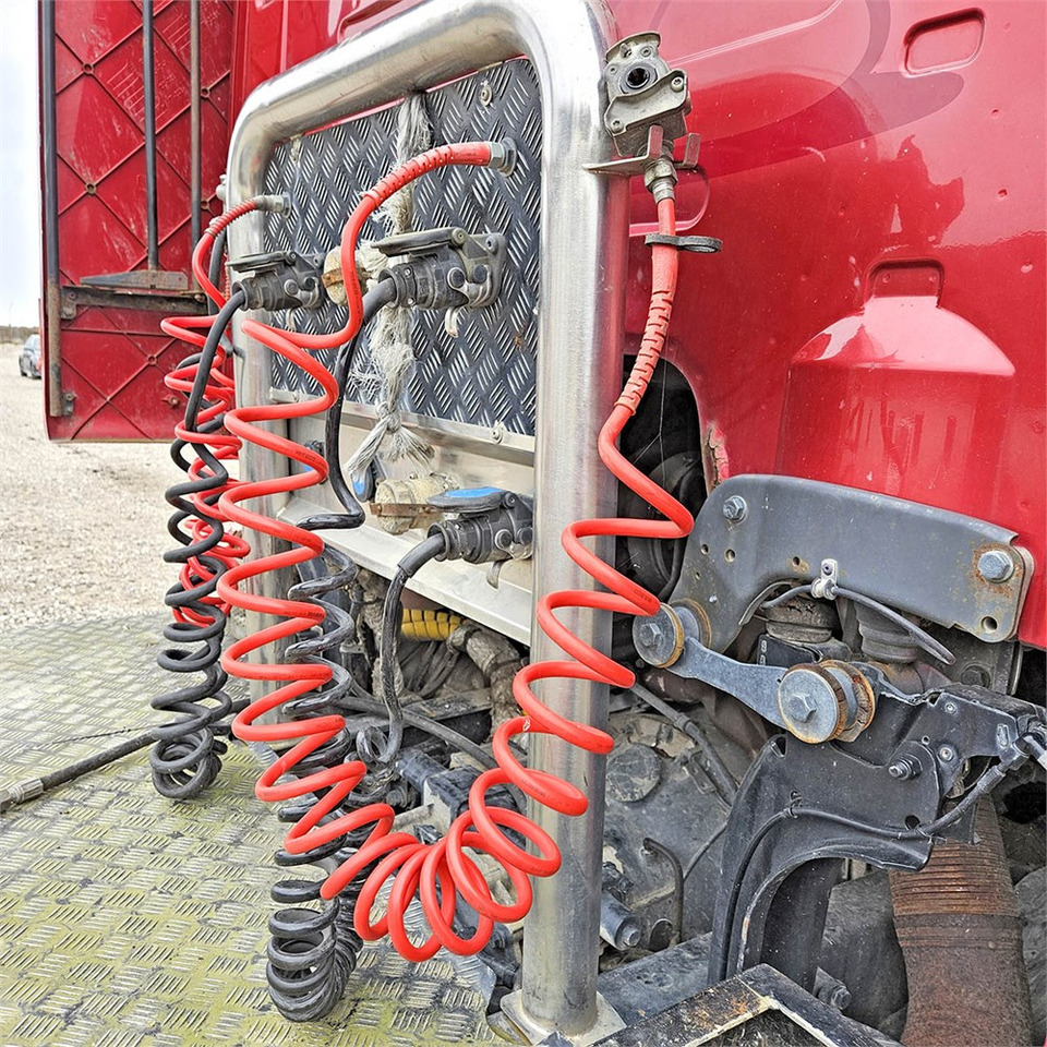 Tractor unit Scania R560: picture 31