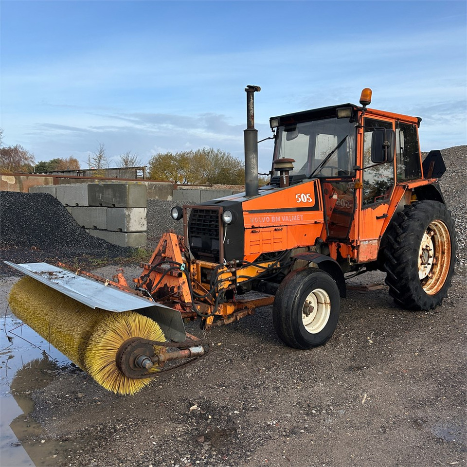 Valmet H505 - Farm tractor: picture 2 Valmet H505 - Farm tractor: picture 2