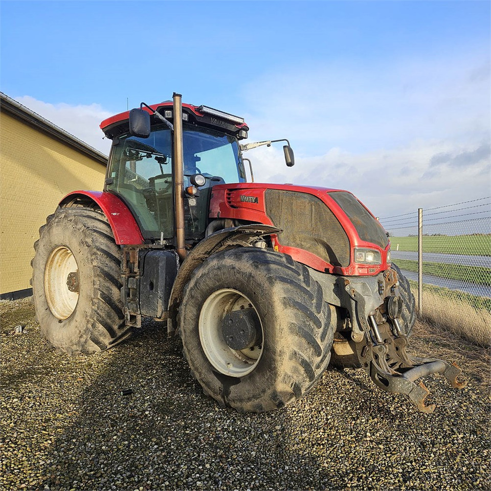 Valtra S322 - Farm tractor: picture 1 Valtra S322 - Farm tractor: picture 1