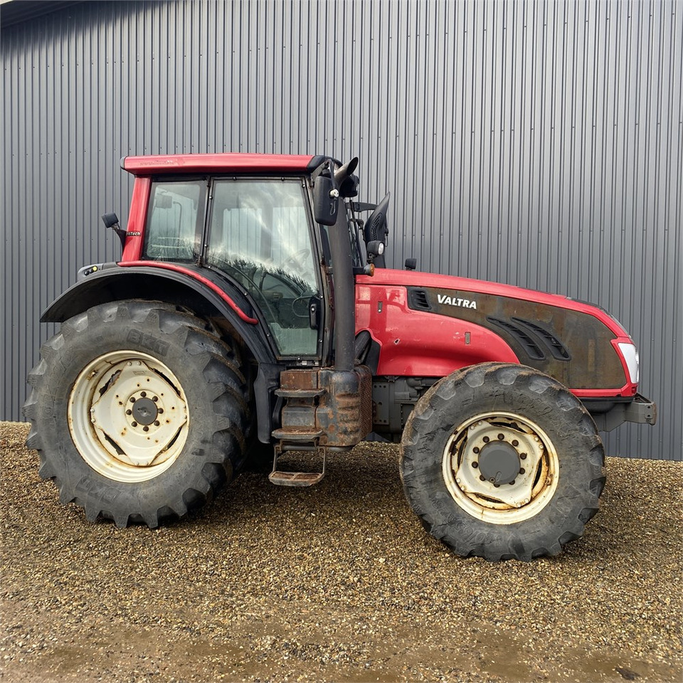 Valtra T 153 - Farm tractor: picture 2 Valtra T 153 - Farm tractor: picture 2