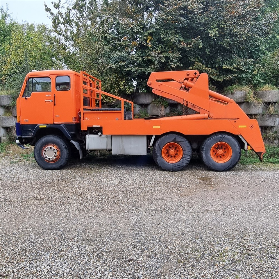 Volvo F 88 - Skip loader truck: picture 2 Volvo F 88 - Skip loader truck: picture 2